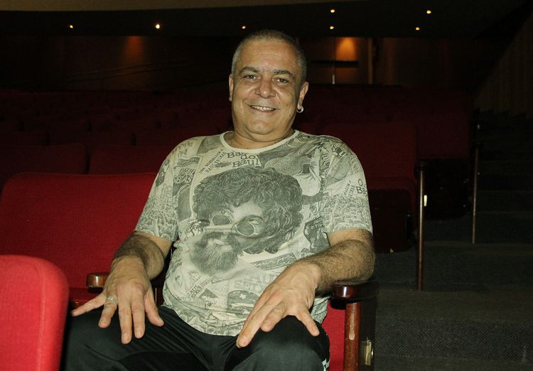 O ator, diretor e dramaturgo, Paulo Marcos de Carvalho, ministrou nesta quarta-feira e nesta quinta-feira, a oficina Interpretação, direcionada aos alunos do Curso Livre de Teatro da Fundação Cultural Jornalista Oswaldo Lima (Foto: Divulgação)