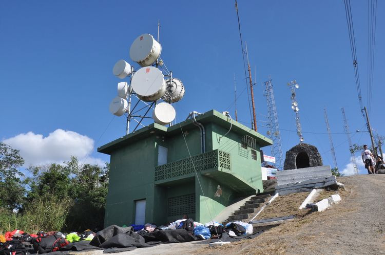 A Prefeitura de Campos, através da Secretaria de Desenvolvimento Ambiental, está concedendo legalização de uso das antenas de TV (Foto: Rodolfo Lins)
