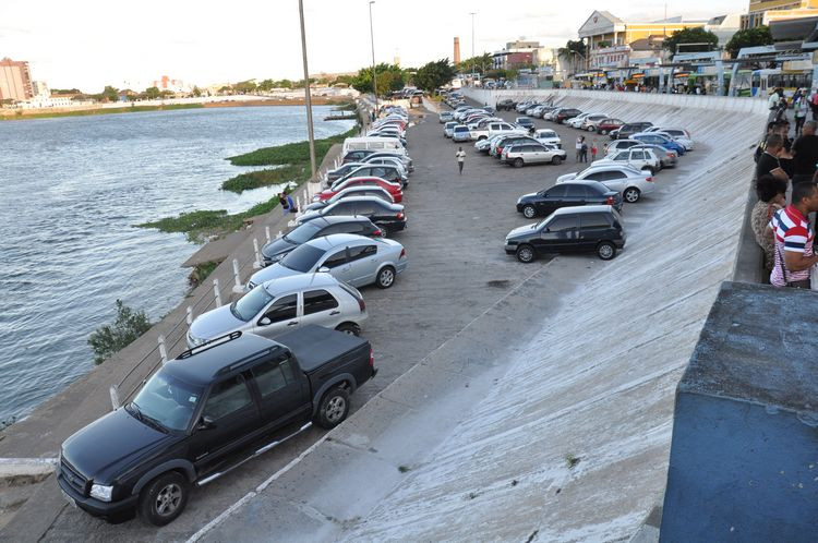 O presidente da Companhia de Desenvolvimento do Município de Campos, Wainer Teixeira, informou que a criação de estacionamento no Cais da Lapa encontra-se em levantamento topográfico de toda a área para definir o número de vagas (Foto: Antônio Leudo)