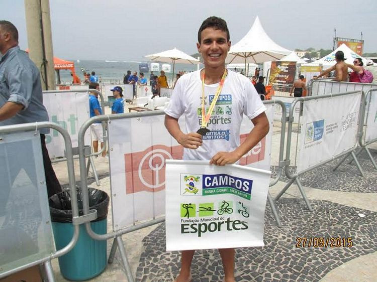 O campista Arthur Santos, beneficiado pelo Programa Bolsa Atleta, da Prefeitura de Campos, vai representar a cidade, defendendo a  Equipe Rômulo Santos, em quatro provas seguidas, no mês de novembro (Foto: Divulgação)