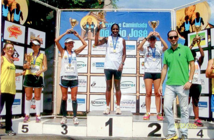 Marceli Nogueira Silva, corredora de Campos, beneficiada pelo Programa Bolsa Atleta, da Fundação Municipal de Esportes, foi um dos destaques da Corrida e Caminhada Sest/Senat, realizada neste domingo (Foto: Divulgação)