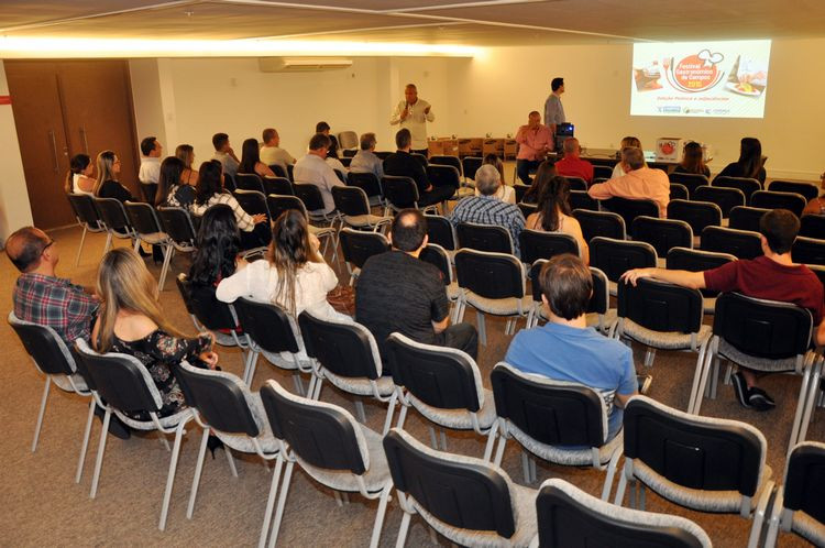 O secretário de Desenvolvimento Econômico, Orlando Portugal, cumprimentou os participantes do Festival Gastronômico em nome da prefeita Rosinha Garotinho (Foto: César Ferreira)