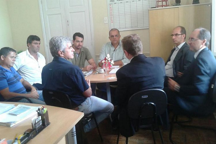 A reunião com os representantes da Sicred aconteceu nesta segunda-feira, na Secretaria de Desenvolvimento Econômico (Foto: Divulgação)