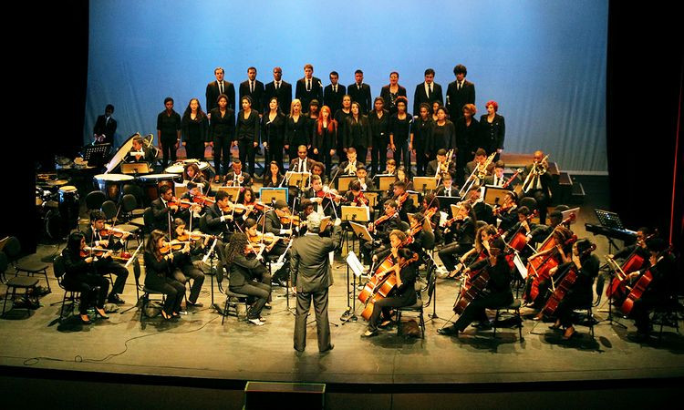 A magia da música dará o tom da apresentação da Orquestra Sinfônica Mariuccia Iacovino e do Coro Juvenil da Orquestrando a Vida, na tarde deste domingo (13), às 16h, no Teatro Municipal Trianon (Foto: Divulgação)