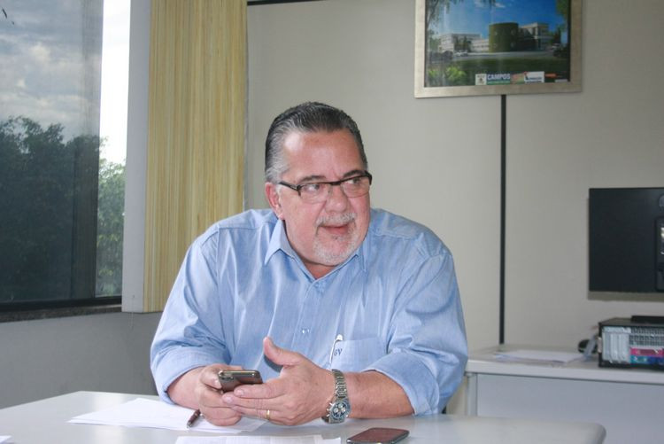 O secretário Geraldo Venâncio promoveu várias reuniões para falar sobre a importância da coleta da mostra sorológica para a implantação da vacina (Foto: )