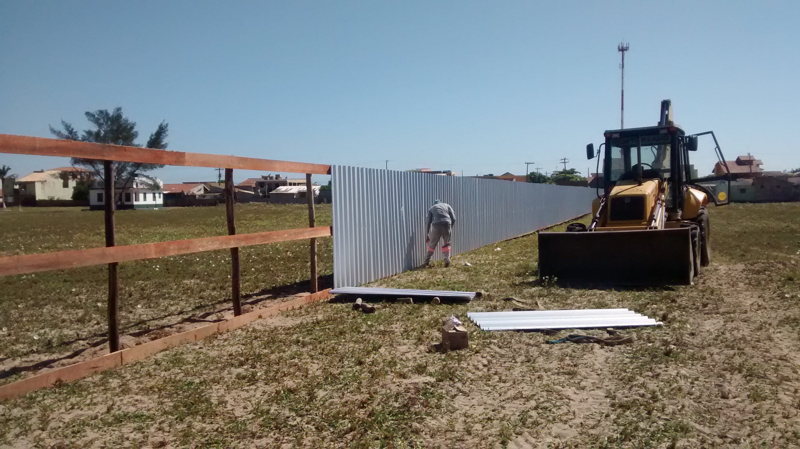 Foram iniciadas esta semana, as obras da nova área de shows da praia do Farol de São Tomé, para o Verão da Família 2016, em área cedida pela Marinha do Brasil, após convênio assinado com a Prefeitura de Campos (Foto: Divulgação)