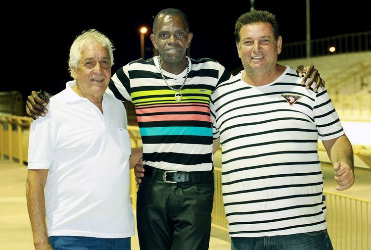 O carnavalesco Flávio Araújo, o Azulão, fundador do bloco, será o anfitrião da festa (Foto: Divulgação)