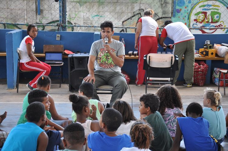 Crianças e adolescentes da Fundação Municipal da Infância e da Juventude (FMIJ) participam de atividades da Colônia de Férias do órgão, com atividades culturais, recreativas e esportivas (Foto: Divulgação)