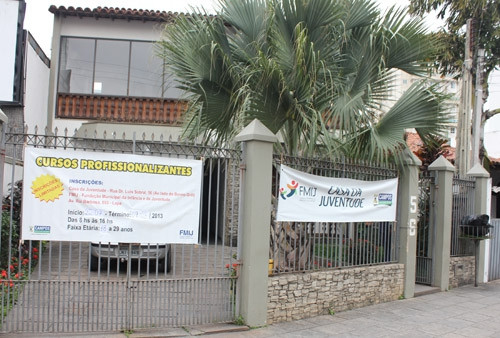 A Casa da Juventude, localizada na Rua Dr. Luiz Sobral, 56, Parque Tamandaré, está com inscrições abertas para 600 vagas para cursos gratuitos de qualificação (Foto: Superintendência de Comunicação)