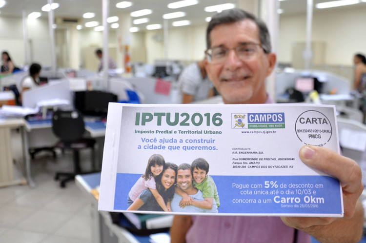 Os carnês do IPTU estão sendo entregues pelos Correios, mas o contribuinte que não recebêlo tem outras três opções (Foto: César Ferreira)