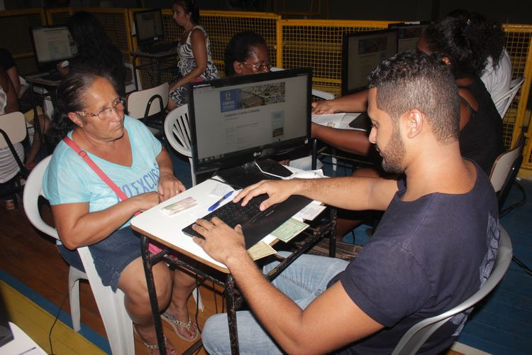 Os novos cartões do Programa Campos Cidadão ? da passagem social a R$ 1,00 ? serão entregues durante o recadastramento presencial, que começa na próxima segunda-feira (Foto: Superintendência de Comunicação)