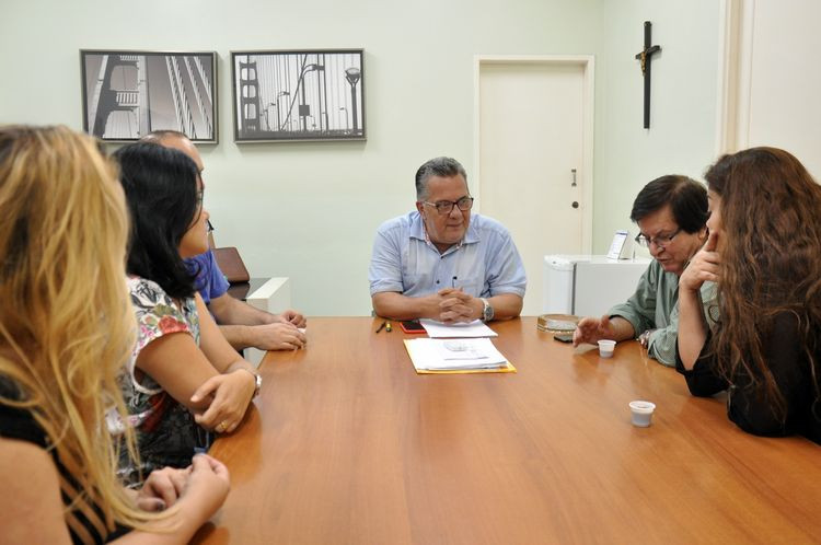 Os pesquisadores participaram de reunião com o secretário de Saúde, Geraldo Venâncio, e com o diretor do CRDI, Luiz José de Souza (Foto: César Ferreira)
