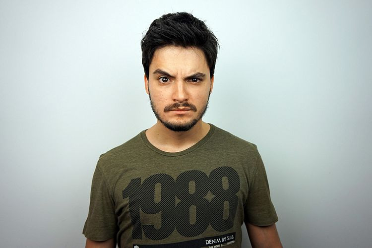 O ator Felipe Neto, um dos maiores sucessos da internet, será a atração de abertura da temporada 2016 do Teatro Municipal Trianon, com o show Minha Vida Não Faz Sentido, dia 12, às 20h (Foto: Divulgação)