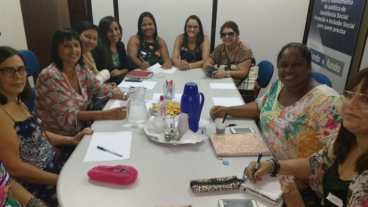 Integrantes do Comitê Cidadania na Rua se reuniram com a Subsecretária Estadual de Assistência Social, Nelma Azeredo (Foto: Divulgação)