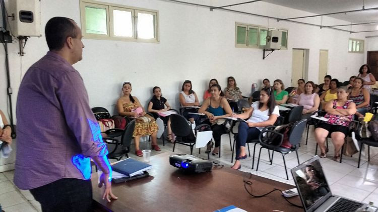 O secretário de Educação, Cultura e Esportes, Frederico Tavares Rangel,  se reuniu com os supervisores pedagogos da rede municipal nesta quinta-feira (Foto: Divulgação)