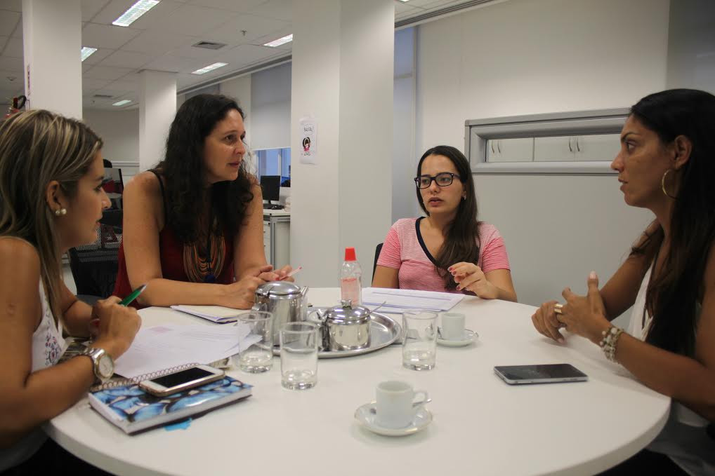 Na tarde desta quinta-feira (10), a presidente da Fundação Cultural Jornalista Oswaldo Lima, Patrícia Cordeiro, e a assessora técnica, Larissa Manhães, estiveram com representantes da Secretaria de Estado de Cultura, na sede do órgão, no Rio de  (Foto: Divulgação)