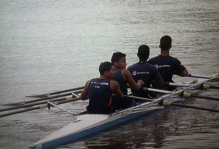 Atletas do Programa Rema Campos, que diariamente utilizam o Rio Paraíba para o treinamento, confirmaram presença no evento Limpa Paraíba, que vai acontecer nesta terça-feira (22), a partir das 14h, no Cais da Lapa (Foto: Divulgação)