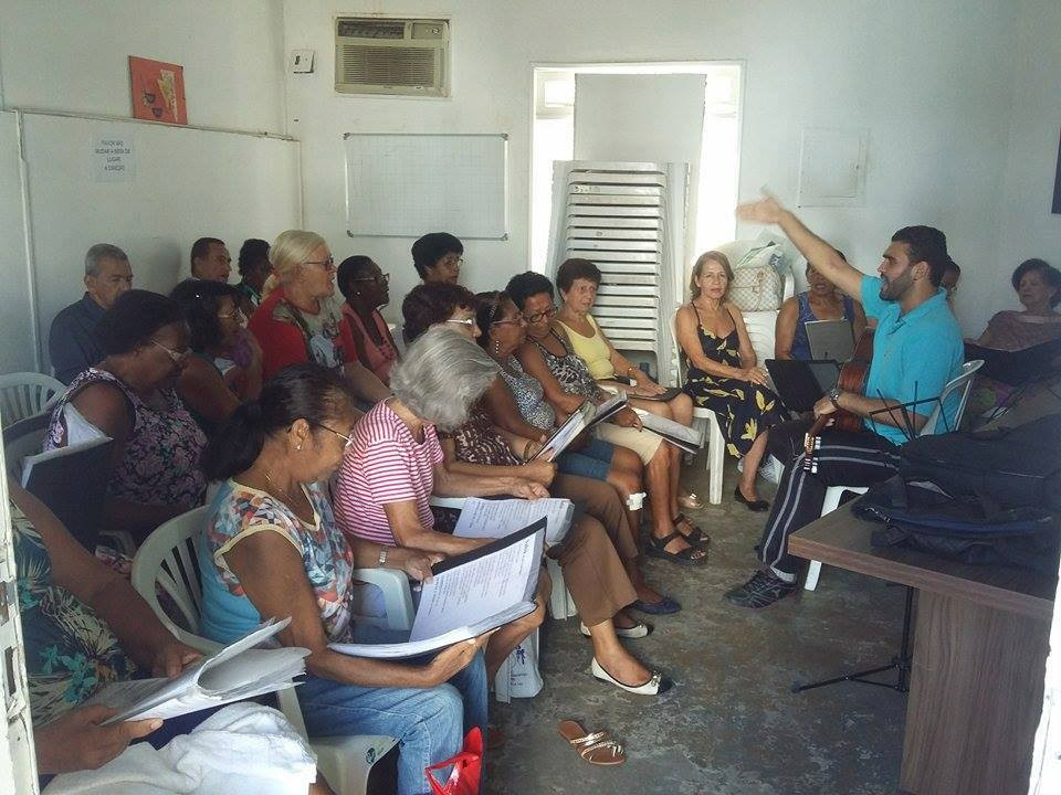 O principal objetivo é levar música aos idosos e integrá-los através de canções que marcaram época (Foto: Divulgação)