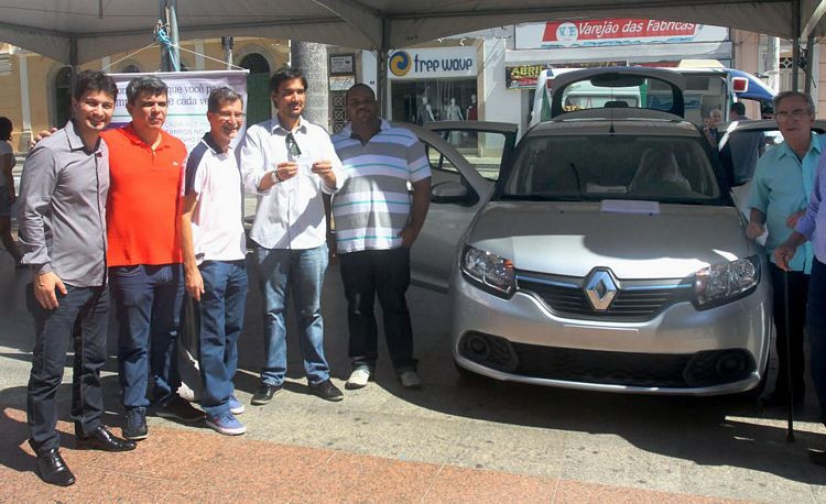 O sorteio do carro zero quilômetro foi realizado no último sábado (16) (Foto: Antônio Leudo)