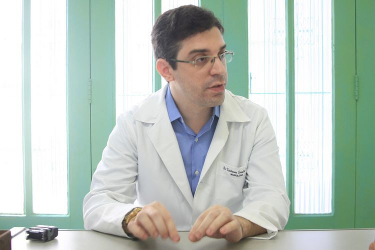 O encontro acontecerá no Centro de Alzheimer e Parkinson, na sala de espera do ambulatório do neurologista Vanderson Carvalho Neri (Foto: César Ferreira)