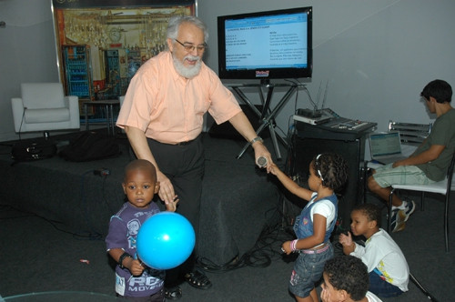 João Collares esteve em Campos em 2010, durante a 6ª edição da Bienal do Livro (Foto: Arquivo)