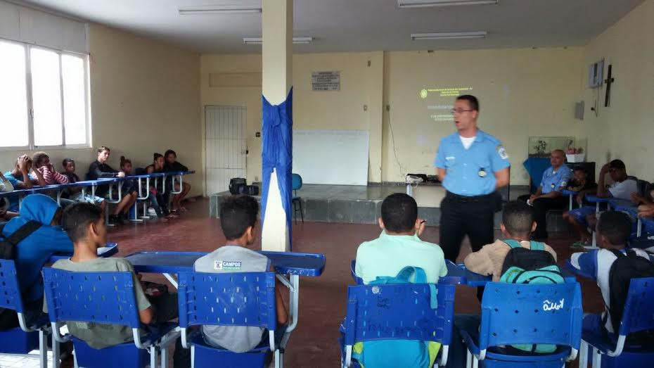 A palestra do Grupamento Ronda Escolar foi realizada nesta terça-feira no Centro Educacional 29 de Maio (Foto: Divulgação)