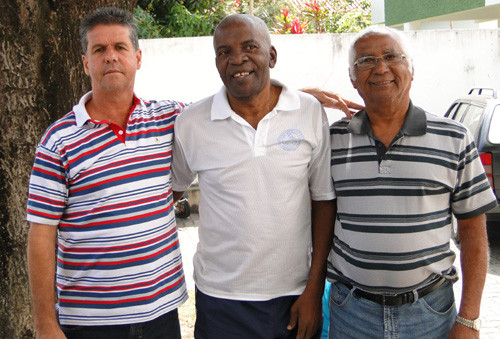 O presidente da Fundação de Esportes, Magno Prisco, o primeiro à esquerda, diz que o lançamento do livro será nesta terça-feira (Foto: Divulgação)