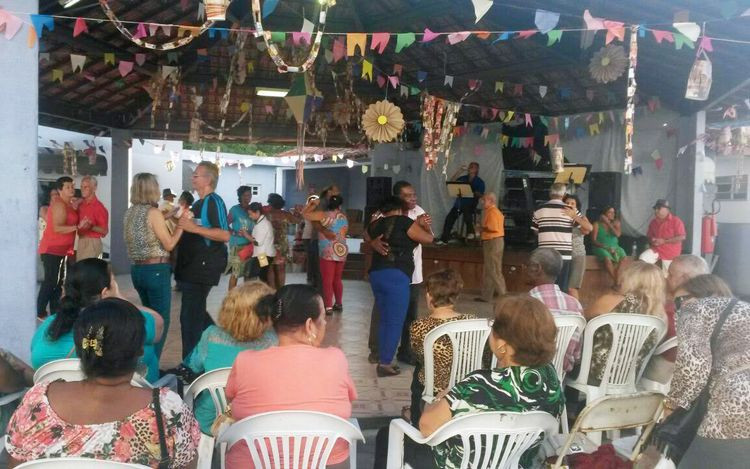 Os bailes acontecem todas as sextas-feiras, às 15h (Foto: Divulgação)