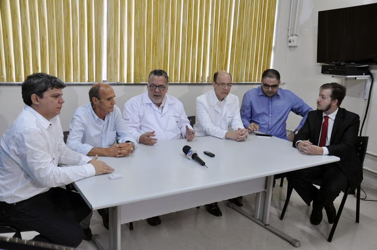 Participaram da entrevista coletiva, o secretário Municipal de Saúde, Geraldo Venâncio e vários especialistas (Foto: Gerson Gomes)