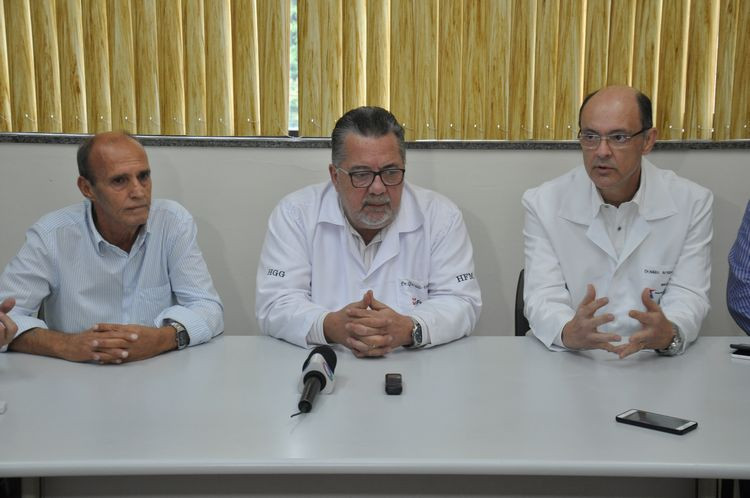 Mackoul Moussalem (à esquerda), membro do Conselho Regional de Medicina, desafiou que o suposto médico que teria espalhado o boato sobre surto de meningite em Campos se identifique (Foto: Gerson Gomes)