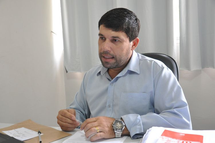 O superintendente de Postura, Fabiano Mariano, lembra que só poderão comercializar seu produtos na festa do padroeiro da cidade, ambulantes credenciados (Foto: Rodolfo Lins)