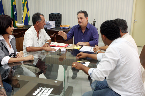 A reunião foi no gabinete do prefeito Nelson Nahim (Foto: Hugo Prates)