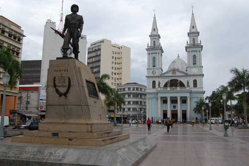 Um dos pontos históricos de Campos é a Catedral do Santíssimo Salvador (Foto: Antônio Leudo)